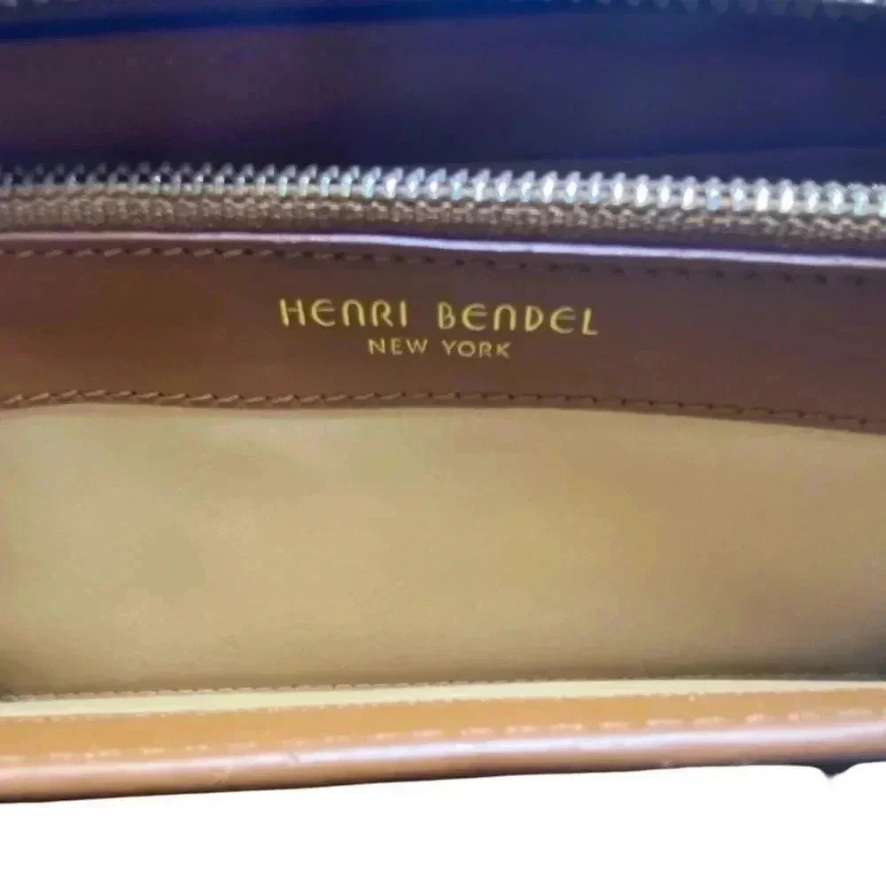 Henri Bendel tan leather zipper wallet
